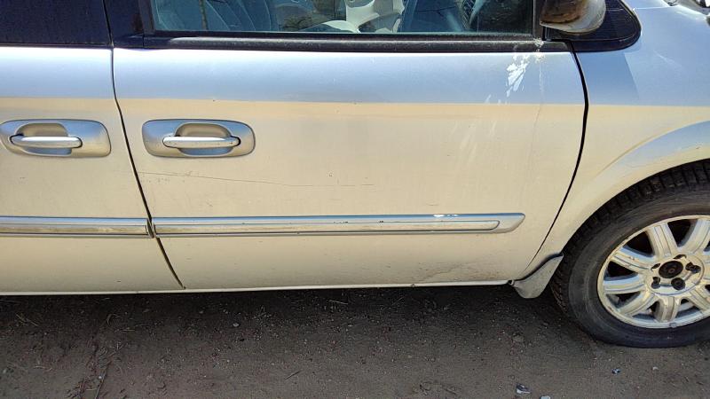 2004-2007 Chrysler Town & Country Front Door RH
