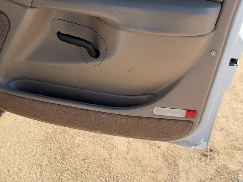 2004-2007 Chevrolet 2500 Silverado Pickup Front Door Trim Panel RH