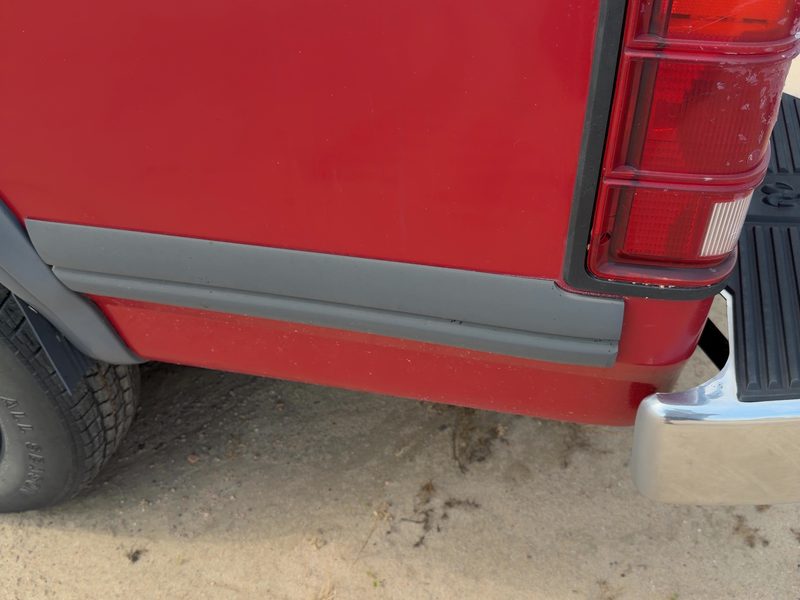 1991 Dodge Dakota (mid-size) Quarter Panel Moulding LH