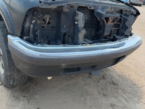 1998-2005 Chevy S10 Blazer Front Bumper With Brackets Assembly Oem 15094048