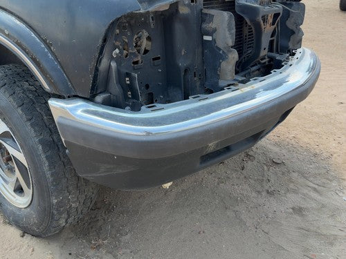1998-2005 Chevy S10 Blazer Front Bumper With Brackets Assembly Oem 15094048