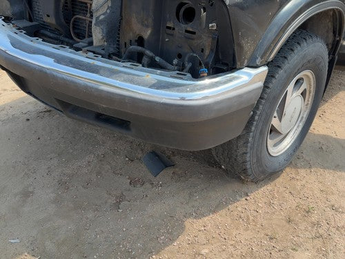 1998-2005 Chevy S10 Blazer Front Bumper With Brackets Assembly Oem 15094048