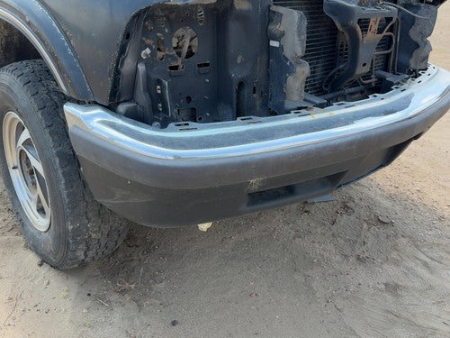 1998-2005 Chevy S10 Blazer Front Bumper With Brackets Assembly Oem 15094048