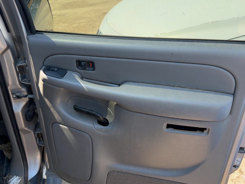 2005 Chevy/gmc Suburban 1500 Series Rear Door Trim Panel RH