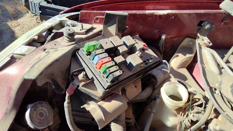 2000-2001 Chevrolet Venture Engine Fuse Box