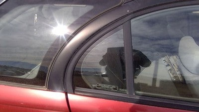 1996-2000 Saturn Sw2 Passenger Right Rear Vent Window Back Door Glass With Frame