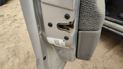 2000-2005 Saturn L100 Driver Left Front Door Latch With Rods/Cables Oem 24420490