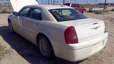 05-11 Chrysler 300 Driver Left Front Spindle Steering Knuckle With Wheel Hub Rwd