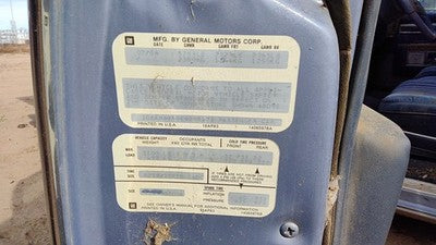 80-84 Deville Sedan Passenger Right Front Spindle Steering Knuckle Wth Wheel Hub