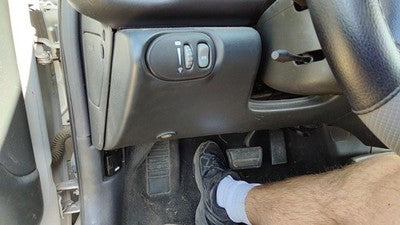 2000-2005 Pontiac Sunfire Lower Dash Under Column Knee Bolster Trim Panel Oem