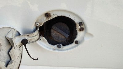 1998-2002 Savana Van 2500 Fuel Filler Neck Assembly With Gas Cap Oem 15156236
