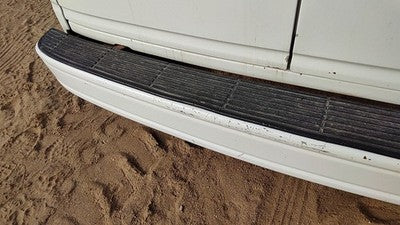 1985-2005 Gmc Safari Rear Step Bumper With Mount Brackets Oem White 14075427