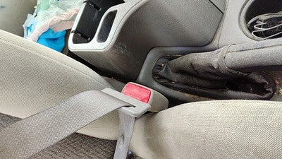 2000-05 Saturn L100 Passenger Right Front Seat Belt Buckle Receiver Oem Gray 96B