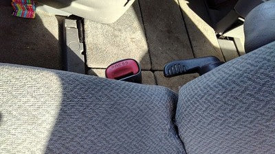 05-07 Town & Country Driver Left Front Seat Belt Buckle Receiver Oem Gray D5