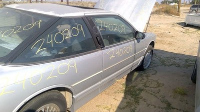 88-93 2 Door Passenger Right Rear Knuckle Assembly Stub Axle With Wheel Hub