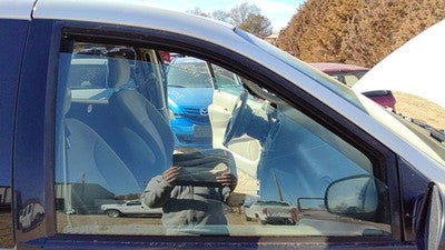 2004-2007 Dodge Caravan Passenger Right Front Side Window Door Glass Oem