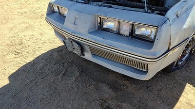 1982-1983 Oldsmobile Firenza Front Bumper Cover Assembly Oem Silver 22520344