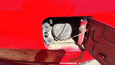 1999-2005 Chevy Cavalier Fuel Filler Neck Assembly With Gas Cap Oem 22615851