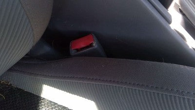 1999-2002 Subaru Forester Passenger Right Front Seat Belt Buckle Receiver Gray