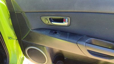 2004-06 Mazda 3 Passenger Right Front Inside Door Trim Panel Only Oem Black