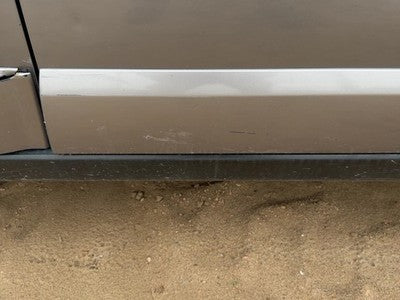05-09 Legacy Outback Passenger Right Front Lower Moulding From Door Silver Slq