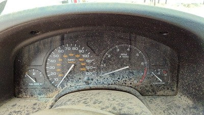 00-02 Saturn L100 Speedometer Cluster Instrument Gauges Panel Oem Dash 22690489