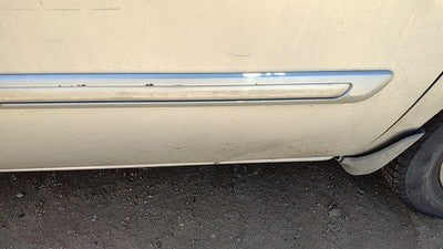 04-07 Town & Country Passenger Right Front Moulding From Door Trim Silver Ps2