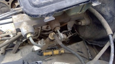 93 Cadillac Fleetwood Power Brake Booster With Master Cylinder Pair Set Oem