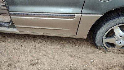 2000 Ford Windstar Driver Left Rear Rocker Moulding On Quarter Panel Oem
