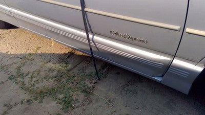 1991 Cutlass 2 Door Passenger Right Front Moulding From Door Trim Strip Silver