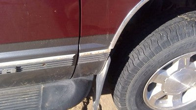 1995-2000 Chevy Tahoe Passenger Right Moulding From Fender Trim Strip Red 51U