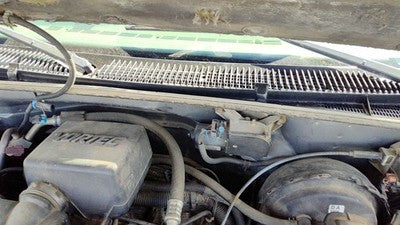 1999 Chevy Suburban Windshield Wiper Cowl Vent Trim Panel Oem Cover