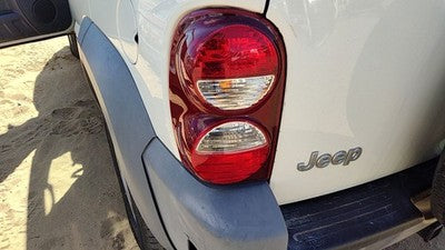 2005-2007 Jeep Liberty Driver Left Tail Light Brake Lamp Oem Rear 55157061Ag
