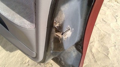1996-2002 Saturn Sw2 Passenger Right Front Door Latch With Rods/Cables Oem