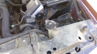 1996-2000 Chevy Tahoe Windshield Washer Fluid Reservoir With Pump Oem Wiper Tank