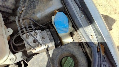2003-2005 Vw Passat Windshield Washer Fluid Reservoir With Pump Oem Wiper Tank
