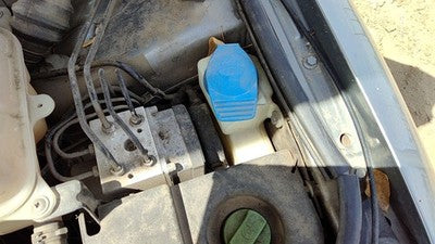 2003-2005 Vw Passat Windshield Washer Fluid Reservoir With Pump Oem Wiper Tank