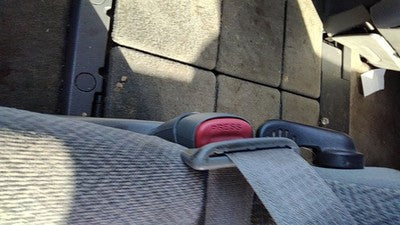 05-07 Town & Country Driver Left Front Seat Belt Buckle Receiver Oem Gray D5