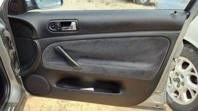 2004-2005 Vw Passat Passenger Right Front Inside Door Trim Panel Only Oem Black