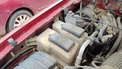 1998-2001 Mazda B2500 Windshield Washer Fluid Reservoir With Pump Oem Wiper Tank