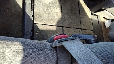 05-07 Town & Country Driver Left Front Seat Belt Buckle Receiver Oem Gray D5