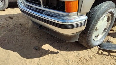 1992-1999 Chevy Suburban Chrome Front Bumper Assembly With Brackets Oem 15574111