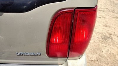 98-02 Navigator Passenger Right Tail Light Brake Lamp Rear Inner Lid Mounted