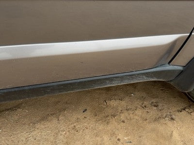 05-09 Legacy Outback Passenger Right Front Lower Moulding From Door Silver Slq
