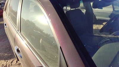 2014-2015 Kia Sorento Passenger Right Front Side Window Door Glass Oem