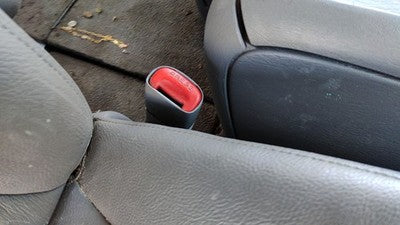 05-07 Town & Country Passenger Right Front Seat Belt Buckle Receiver Gray Sld5