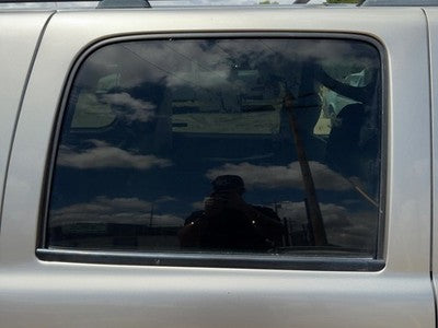 2000-2006 Chevy Suburban Passenger Right Rear Side Window Door Glass Oem Back