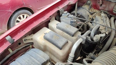 1998-2001 Mazda B2500 Windshield Washer Fluid Reservoir With Pump Oem Wiper Tank