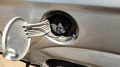 2005-2007 Chrysler Town & Country Fuel Filler Neck Assembly With Gas Cap Oem