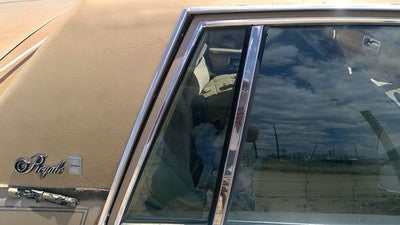 1980-85 Olds 88 Passenger Right Rear Vent Window Back Door Glass With Frame Oem